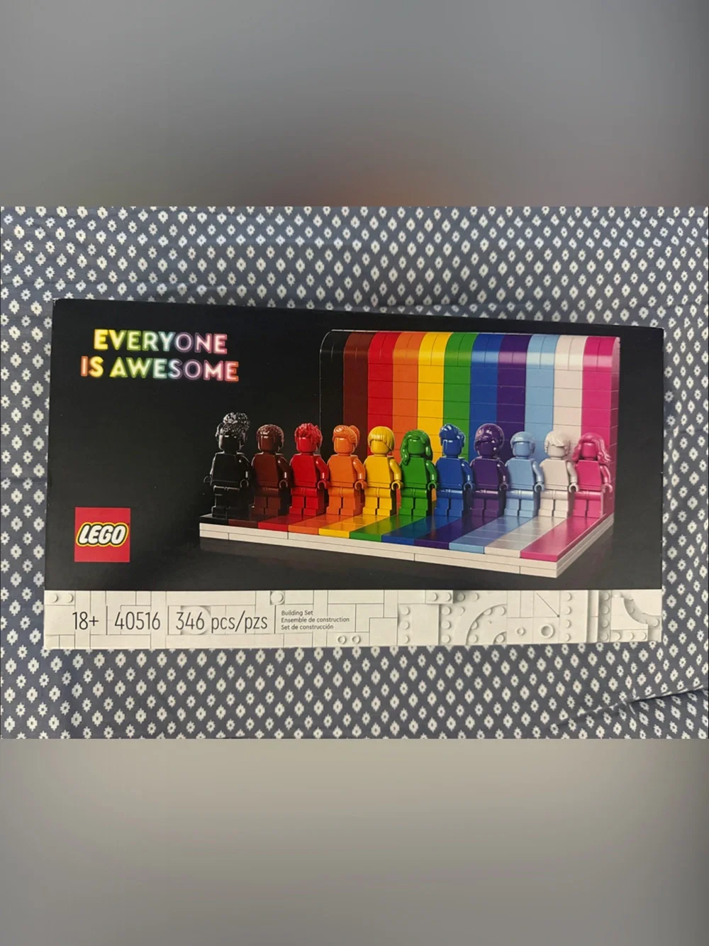 NWT LEGO Everyone Is Awesome 40516 Rainbow Display Set 346 Pieces